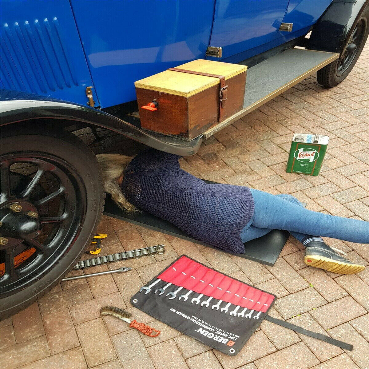 Mechanics Work Mat. Lite Weight 500mm X 32mm Thick. Waterproof  Thermal.